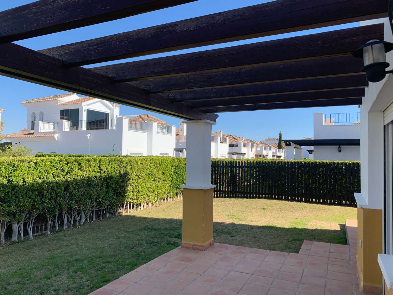 VENTA DE IMPRESIONANTE VILLA ENEBRO 3 DORMITORIOS 3 BAÑOS EN LA TORRE GOLF RESORT