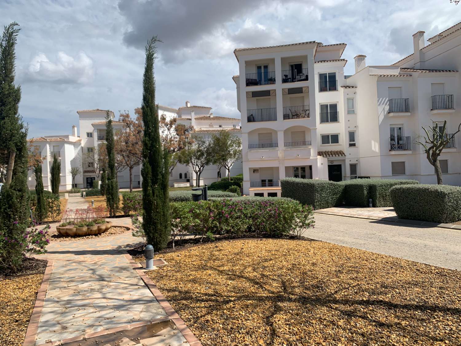 GROSSE WOHNUNG IM ERDGESCHOSS VOR DEM POOL UND DEM GOLFPLATZ