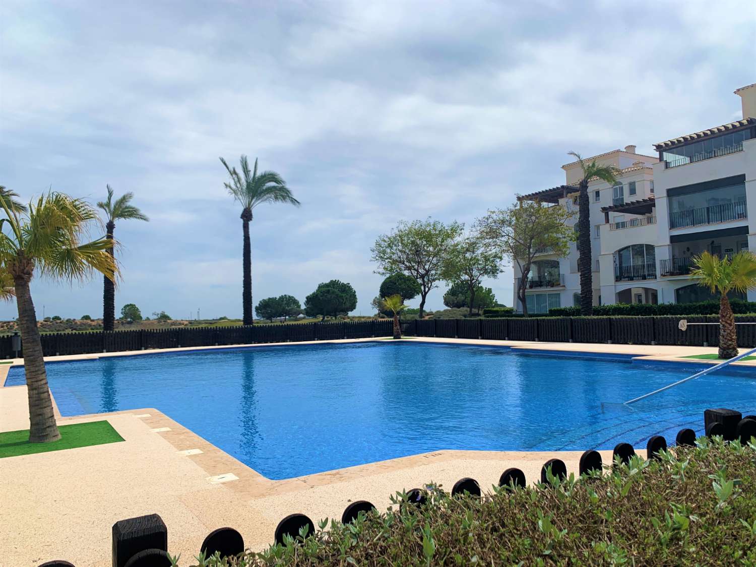 LARGE GROUND FLOOR APARTMENT IN FRONT OF THE POOL AND THE GOLF COURSE