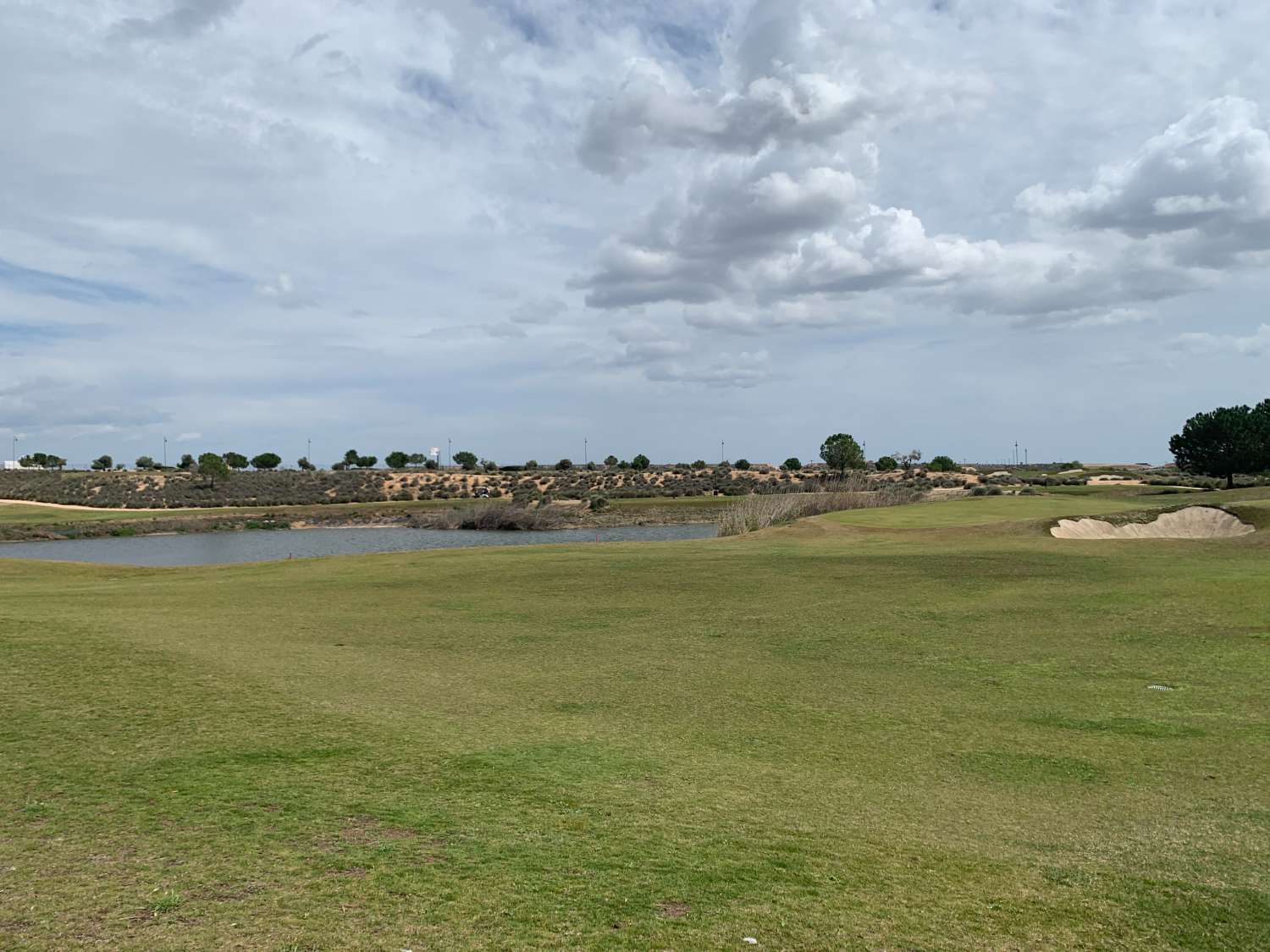 GRAN APARTAMENTO EN PLANTA BAJA FRENTE A LAS PISCINA Y AL CAMPO DE GOLF