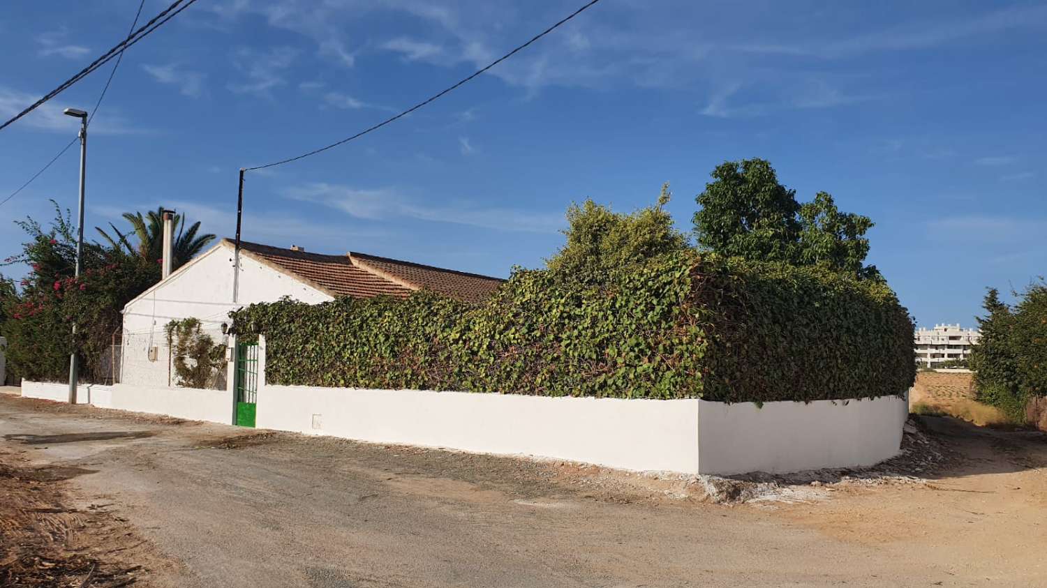 À LAS PEDREÑAS EXCELLENTE MAISON DE CAMPAGNE AVEC PISCINE PRIVÉE