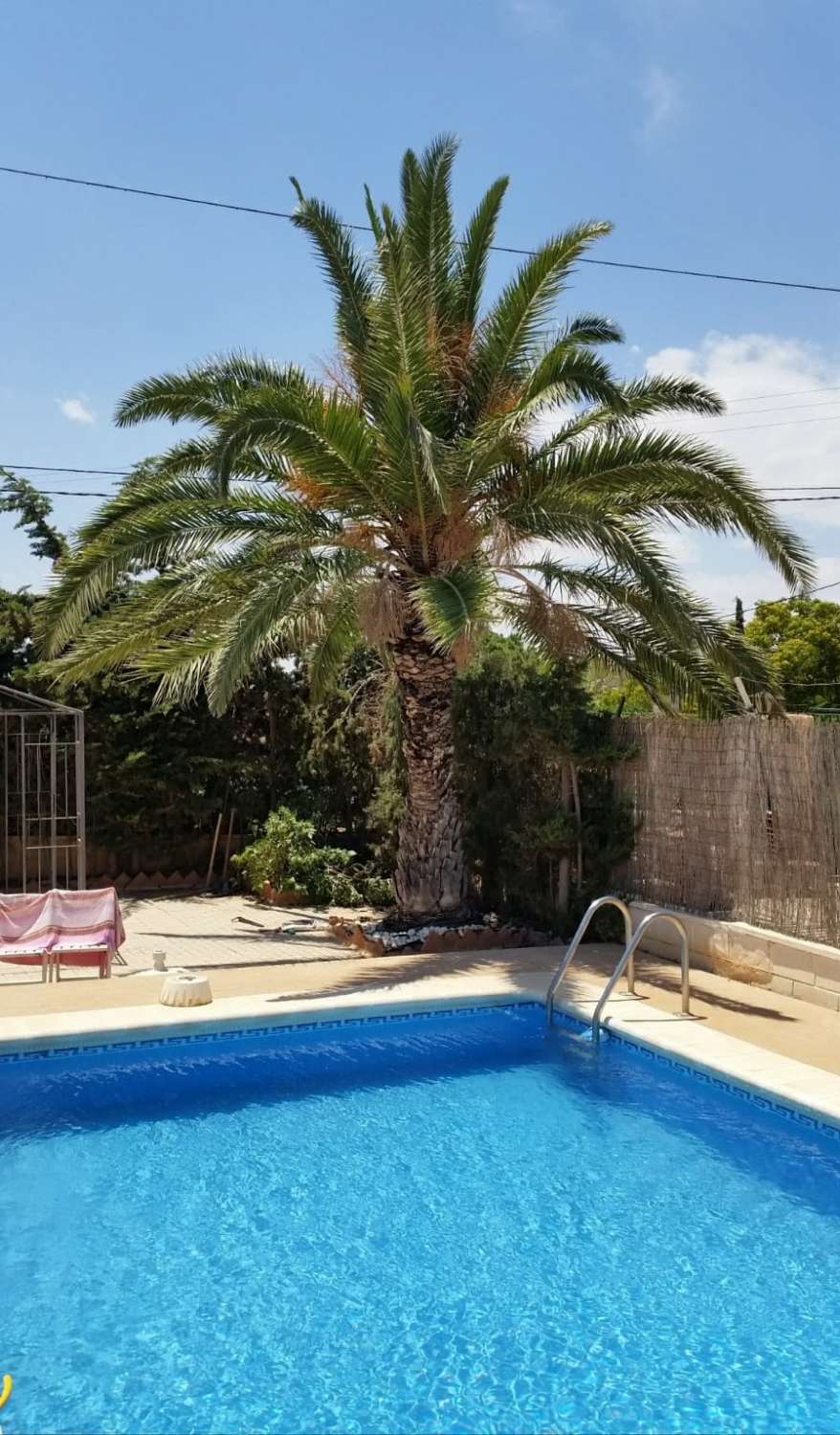 À LAS PEDREÑAS EXCELLENTE MAISON DE CAMPAGNE AVEC PISCINE PRIVÉE