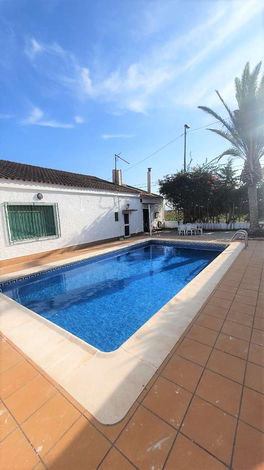 EN LAS PEDREÑAS EXPLENDIDA CASA DE CAMPO CON PISCINA PRIVADA