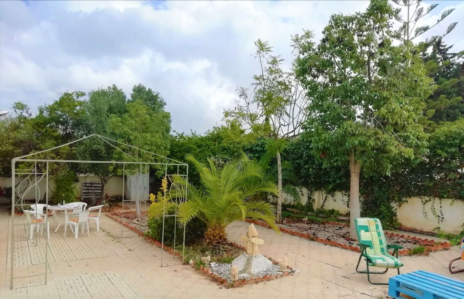IN LAS PEDREÑAS EXCELLENT COUNTRY HOUSE WITH PRIVATE POOL