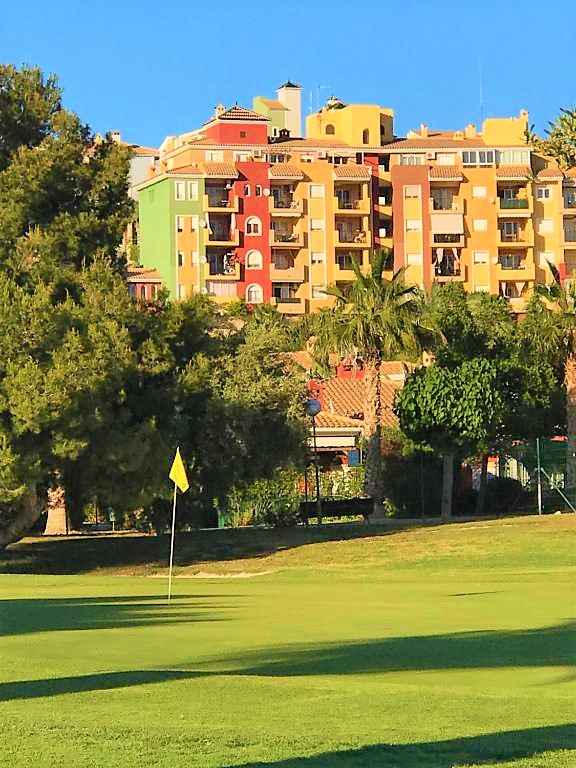 SE VENDE LOCAL CONVERTIDO A VIVIENDA LOFT DE 300 METROS CUADRADOS EN Bonalba Golf Resort