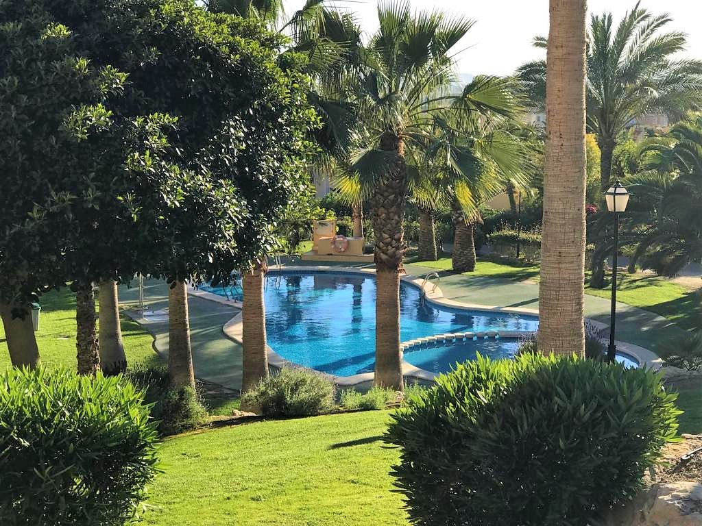 SE VENDE LOCAL CONVERTIDO A VIVIENDA LOFT DE 300 METROS CUADRADOS EN Bonalba Golf Resort