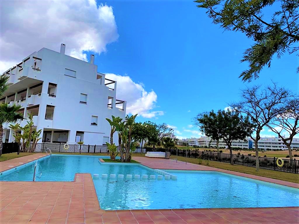 We offer you this idyllic apartment in Las Terrazas de La Torre Golf Resort