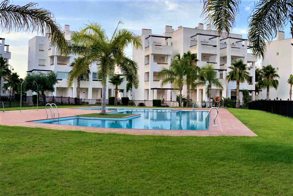 We offer you this idyllic apartment in Las Terrazas de La Torre Golf Resort