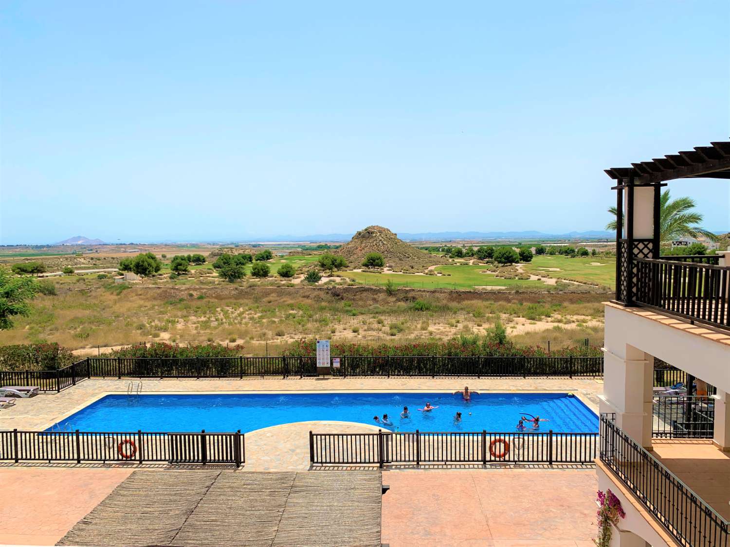 SE VENDE APARTAMENTO EN PLANTA BAJA DE DISEÑO MEDITERRANEO EN EL VALLE GOLF RESORT (MURCIA)