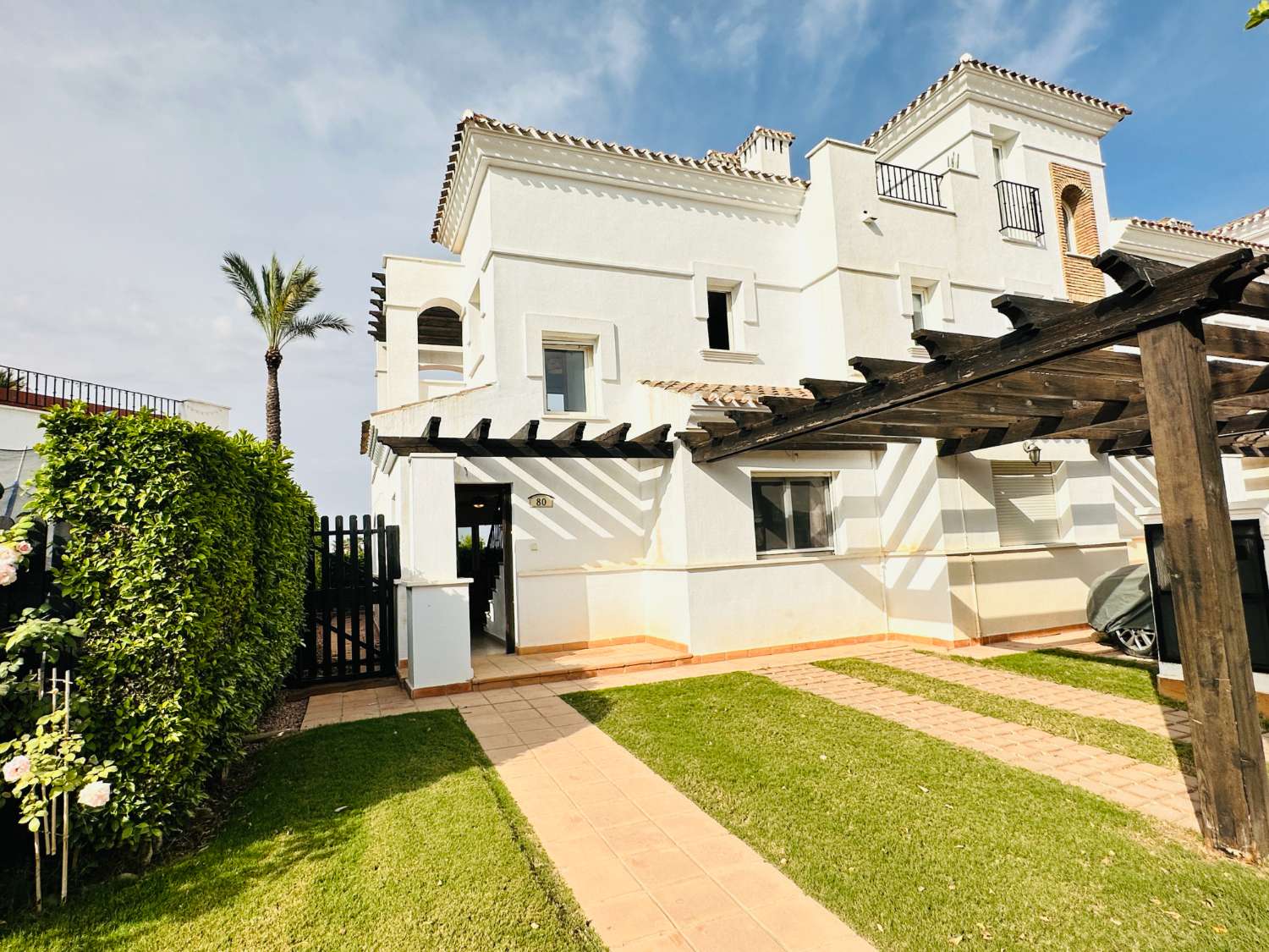 SE VENDE CHALET ADOSADO EN ESQUINA EN LA TORRE GOLF RESORT