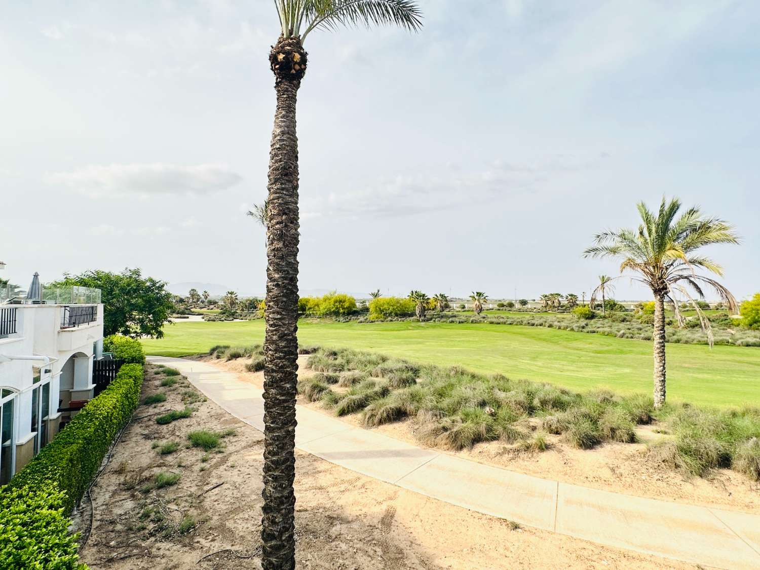 ROHOVÝ MĚSTSKÝ DŮM NA PRODEJ V GOLFOVÉM AREÁLU LA TORRE