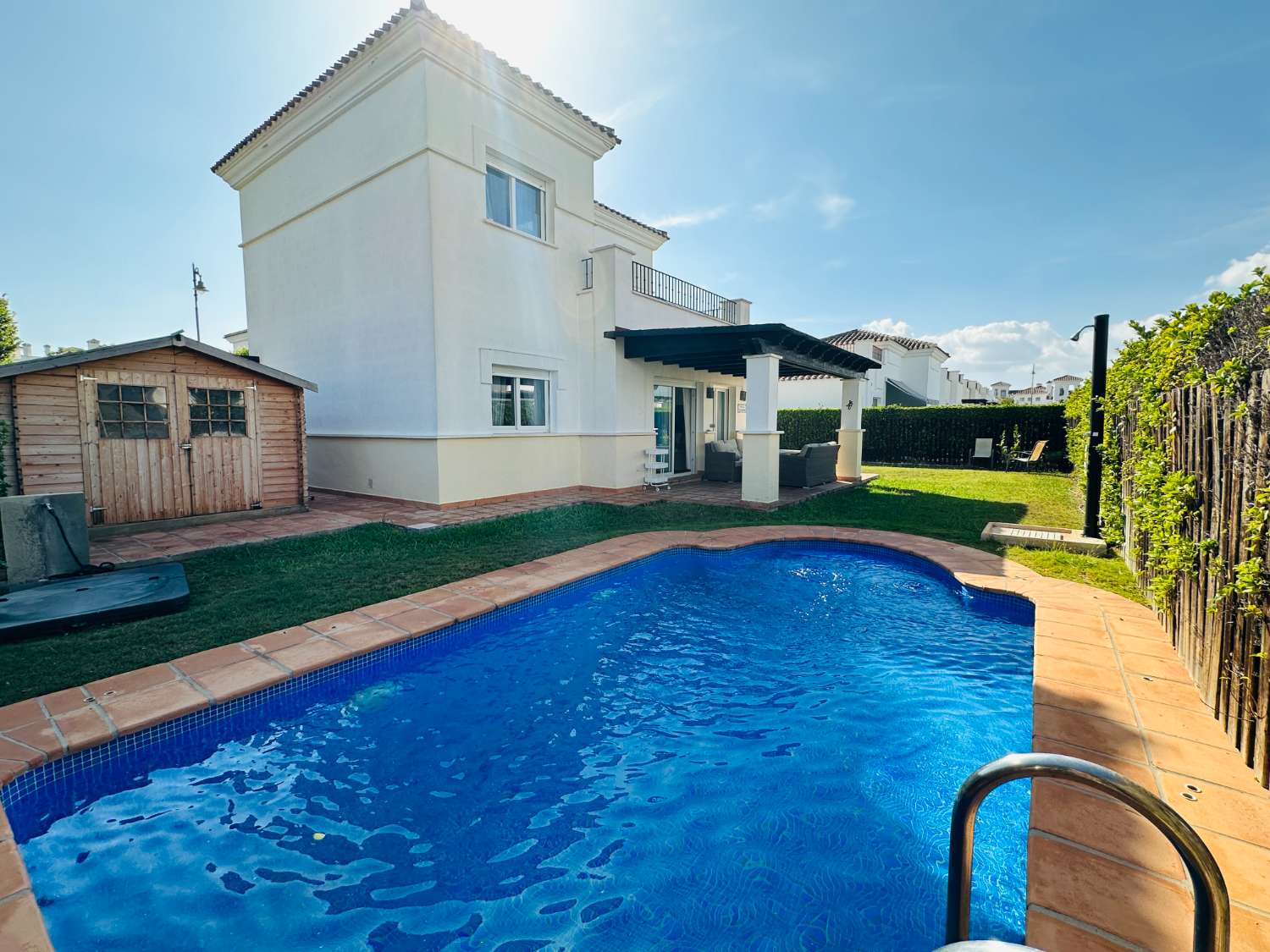 JETZT KÖNNEN SIE DIESE WUNDERBARE VILLA MIT PRIVATEM POOL IM LA TORRE GOLF RESORT KAUFEN